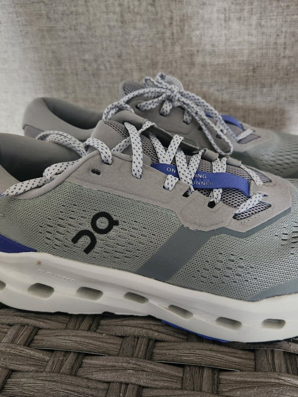On Cloud Mens Size 8 Running Shoes